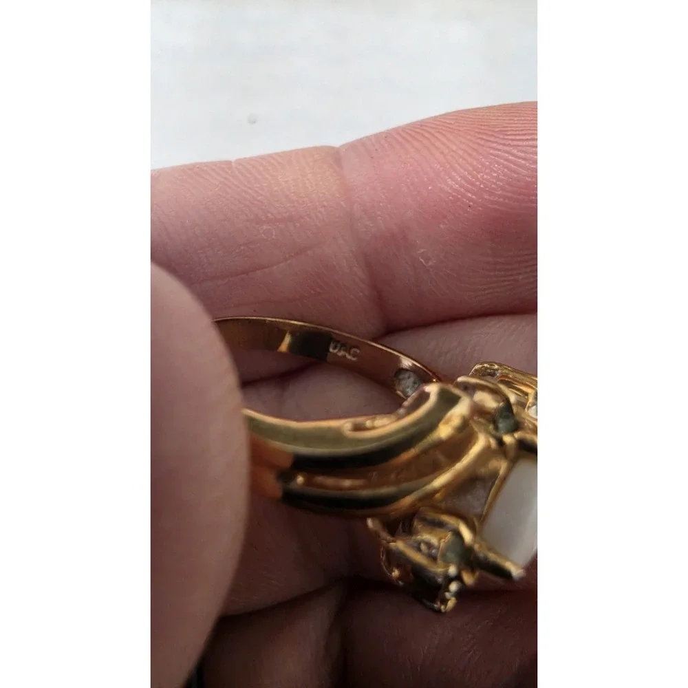 Gold Tone Faux Opal Ring Costume Jewelry Vintage Decorative Nice! Dane Craft Co.